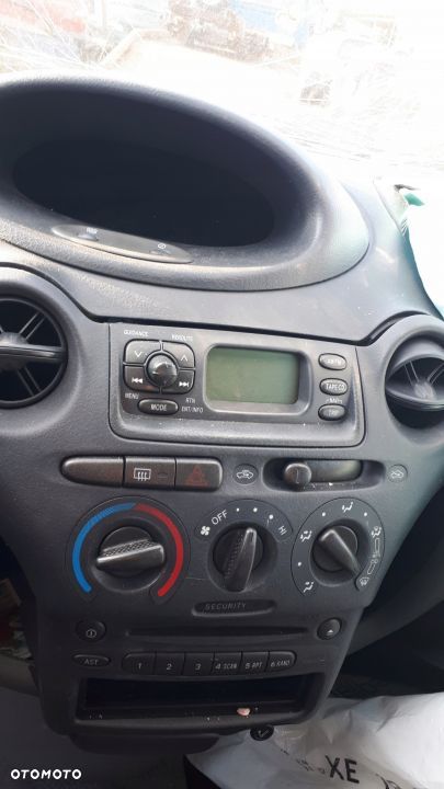 TOYOTA YARIS I 1,0 części Skrzynia lampy błotnik szyby99-05 - 9