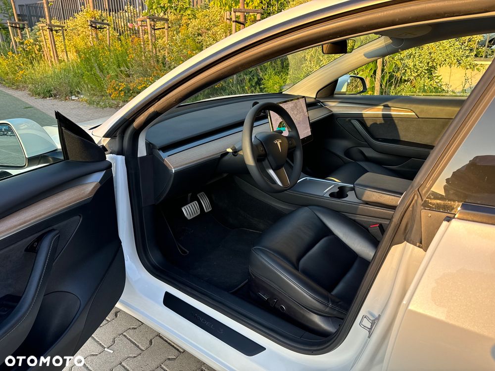 Tesla Model 3 - 10
