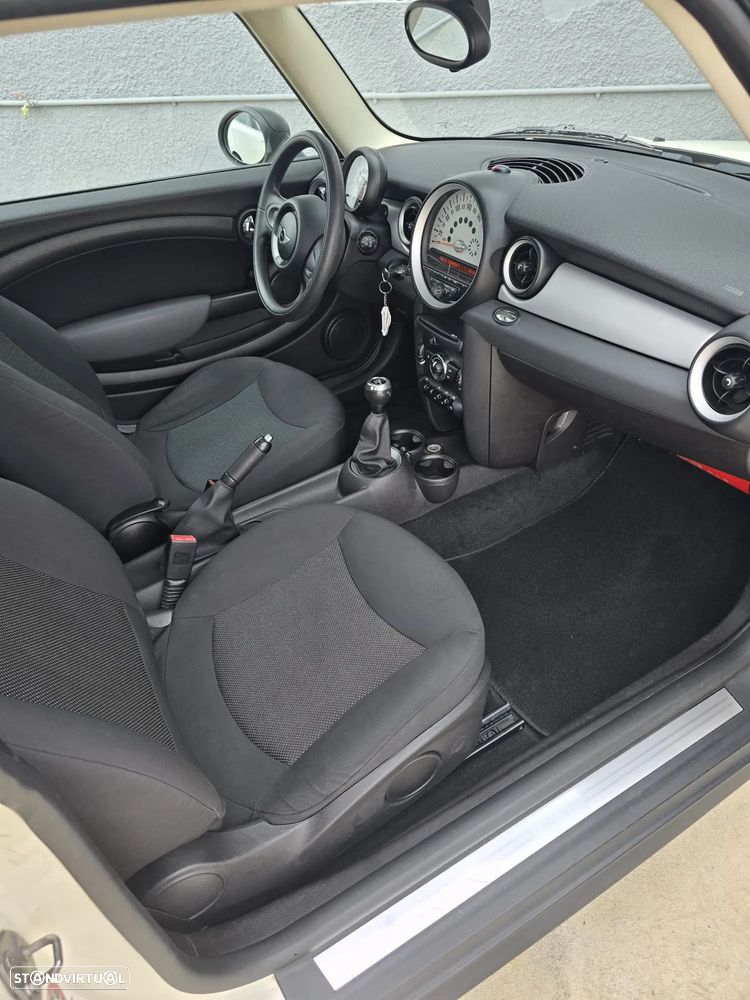 MINI 3 Portas One D - 6