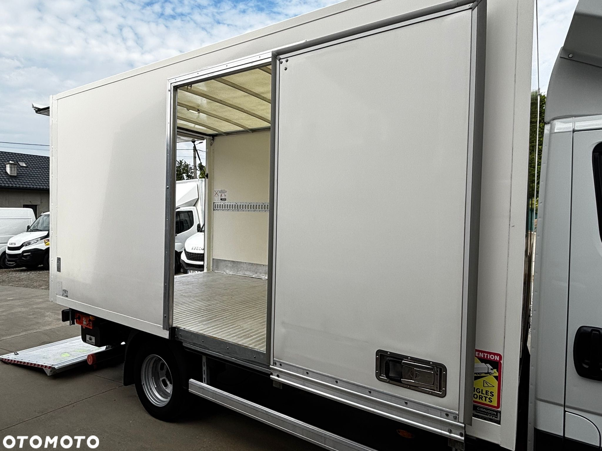Iveco Daily 35C16 Kontener 8 Palet z windą 750 kg - 10