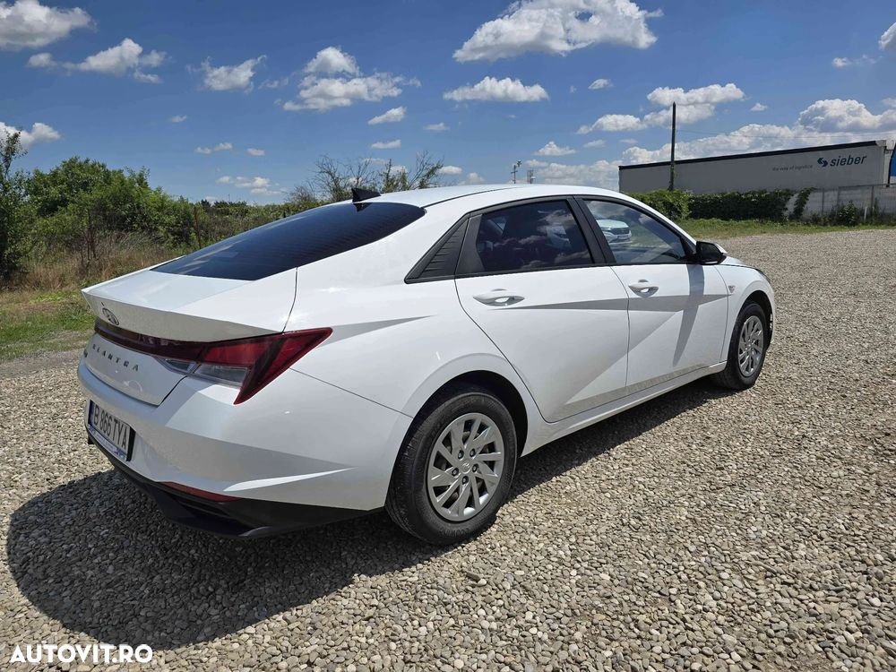 Hyundai Elantra - 4