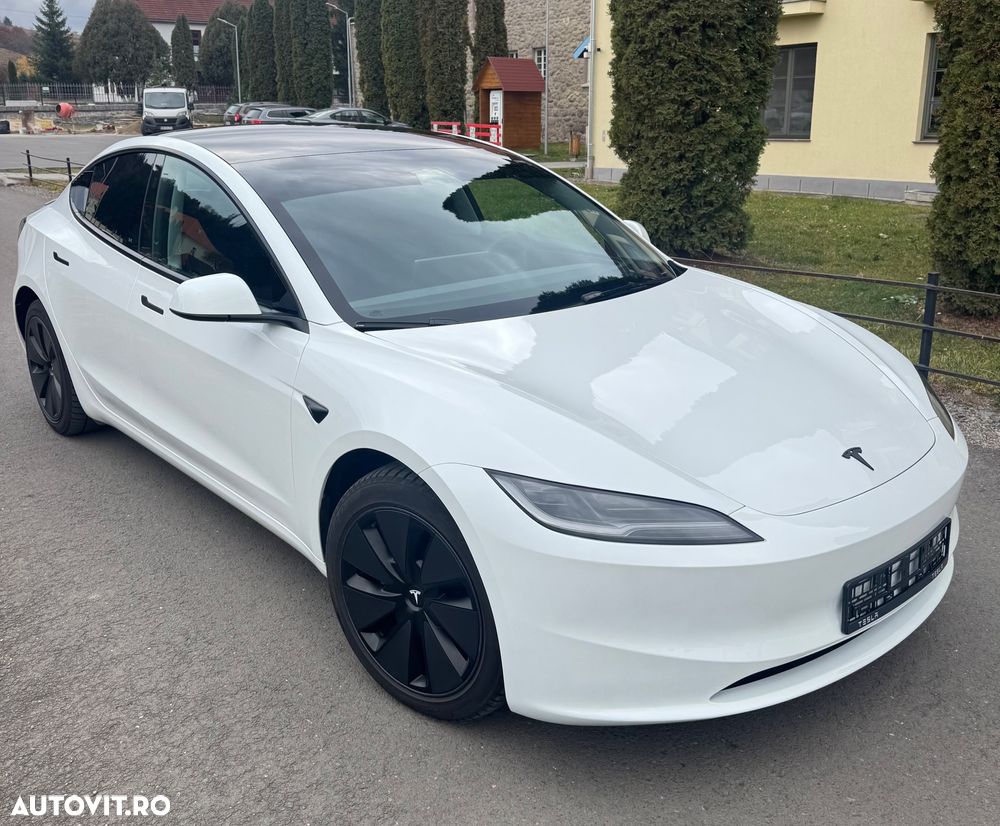 Tesla Model 3 - 1