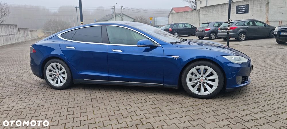 Tesla Model S - 7
