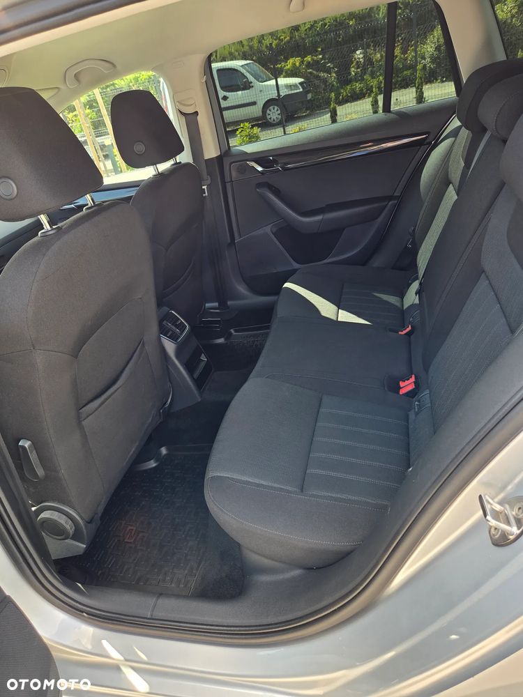 Skoda Octavia 2.0 TDI Ambition DSG - 8