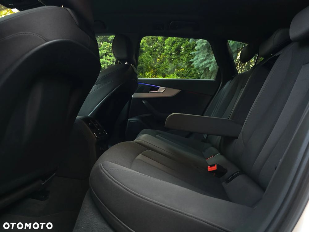 Audi A4 Avant 35 TFSI mHEV S Line S tronic - 31