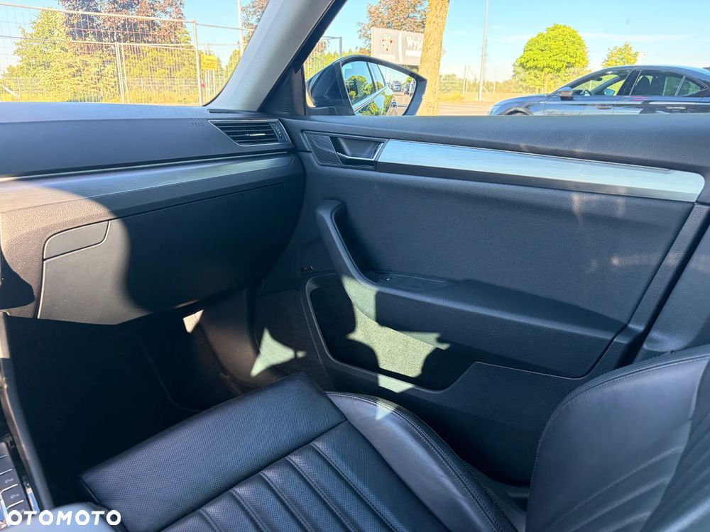 Skoda Superb 2.0 TDI L&K DSG - 19