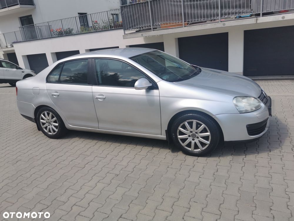 Volkswagen Jetta - 1