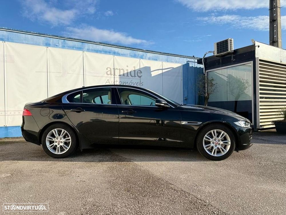 Jaguar XE 2.0 D Pure - 4
