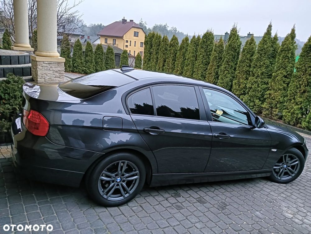 BMW Seria 3 320d DPF Edition Sport - 4