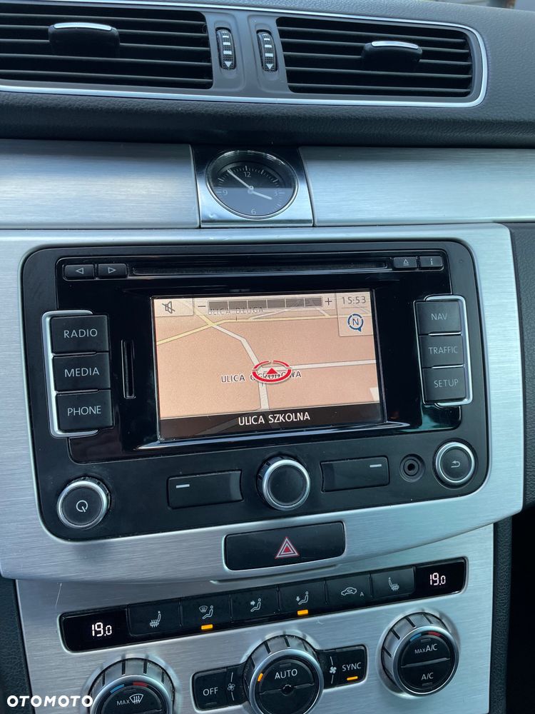 Volkswagen Passat - 20
