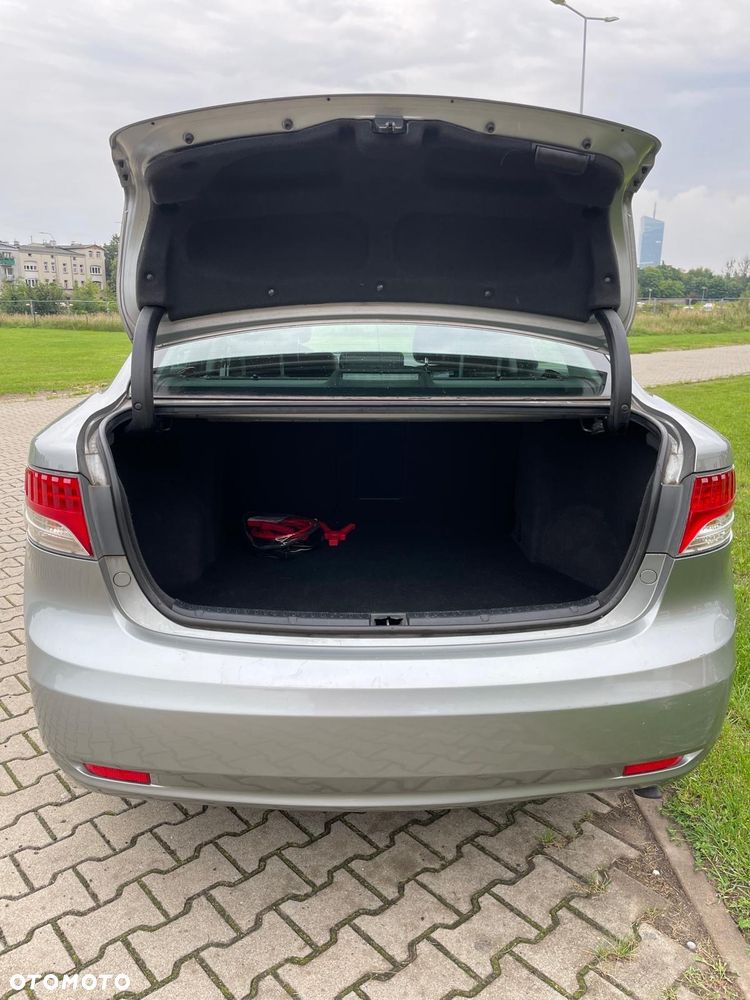 Toyota Avensis 1.8 Premium - 4