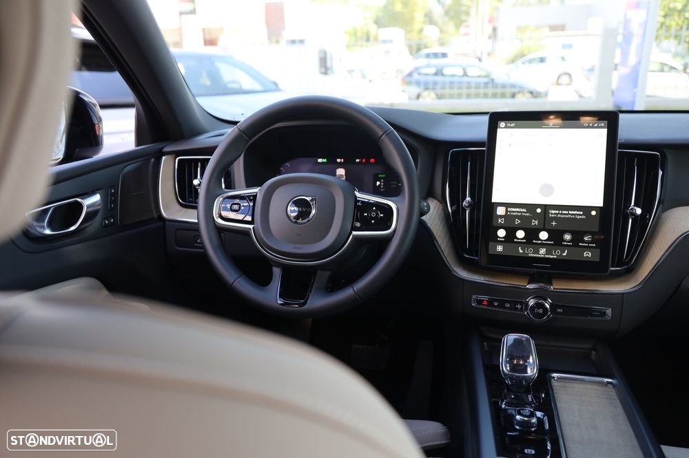 Volvo XC 60 2.0 T6 PHEV Plus Dark - 19