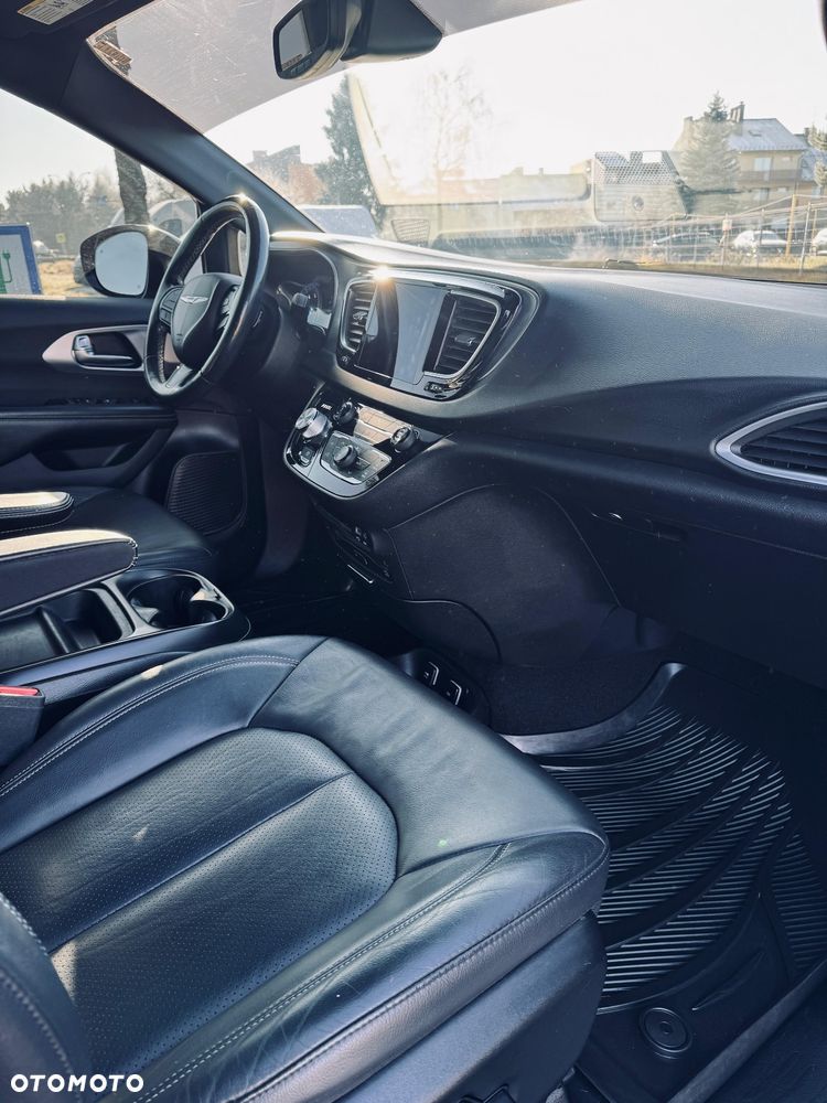 Chrysler Pacifica - 19