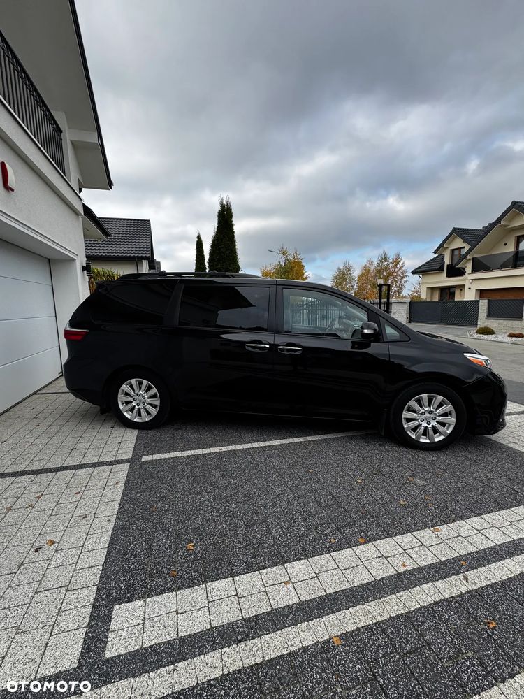 Toyota Sienna - 8