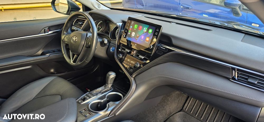 Toyota Camry Luxury - 10