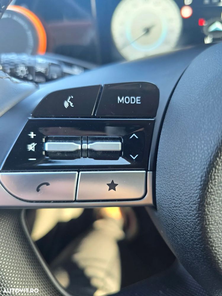 Hyundai Elantra 1.6 l 123 CP CVT Highway - 17