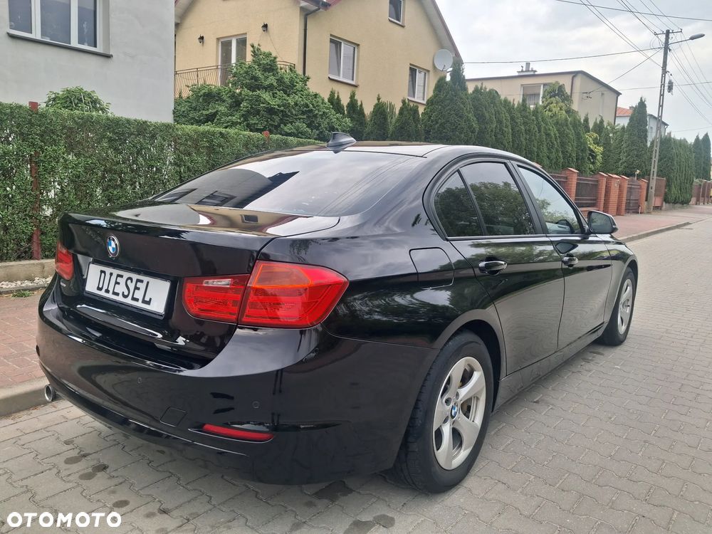 BMW Seria 3 318d Sport Line - 11
