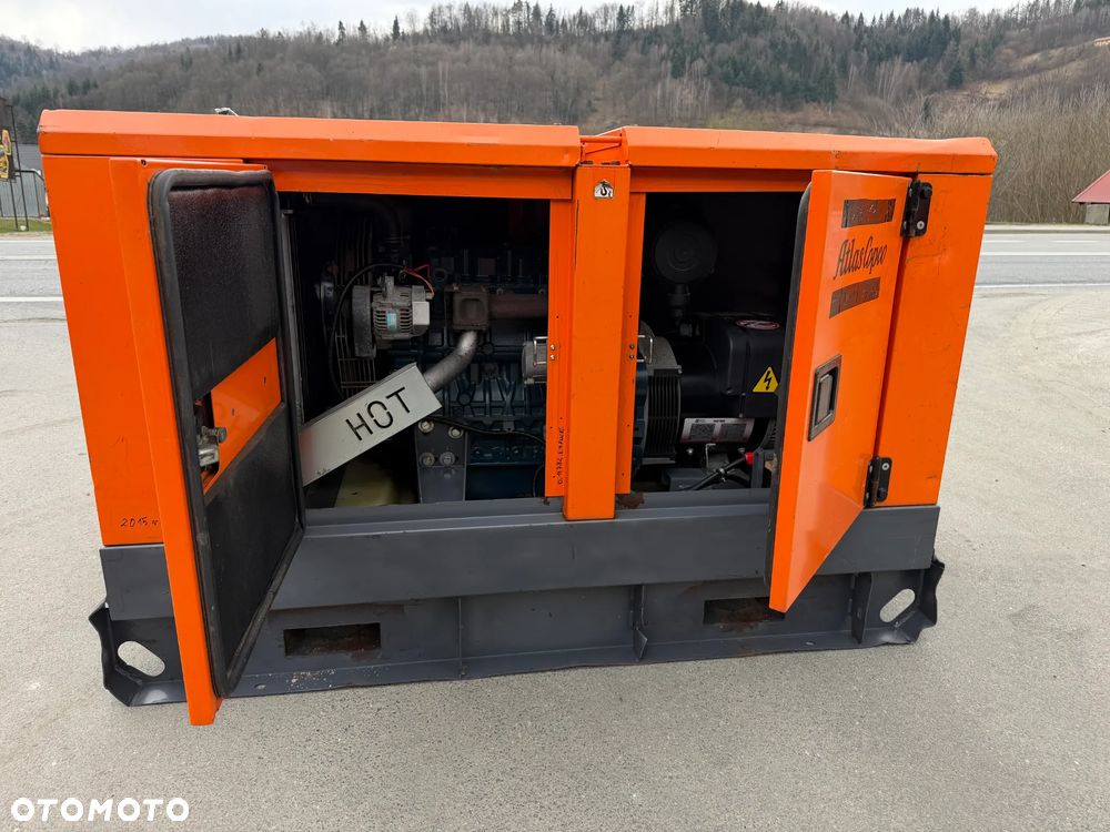 Atlas Copco QAS 20 Agregat Prądotwórczy Wyciszony GENERATOR 20 KW 2016r. JAK NOWY z Norwegii. Silnik KUBOTA 4 cylindry. Prądnica Leroy-Somer PARTNER. Maszyna działa wzorowo! Nie posiada ani deka zniszczeń! Pochodzi z Upadłośći Norweskiej. Okazja pełny ORYGINAŁ. Maszyna po serwisach w autoryzowanym oddziale. Agregat Gotowy do pracy!! - 21