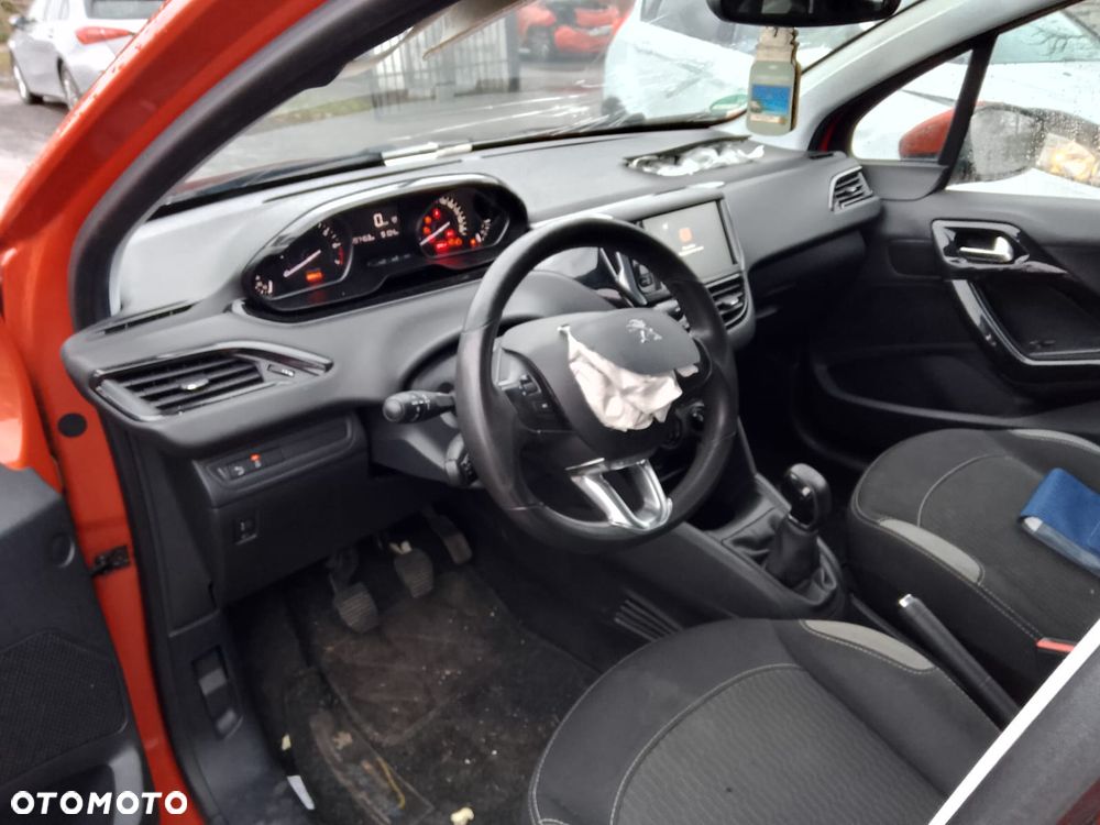 Peugeot 208 PureTech 82 Start & Stop Allure - 4