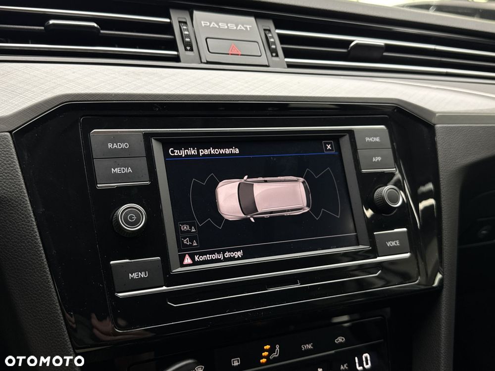 Volkswagen Passat - 37
