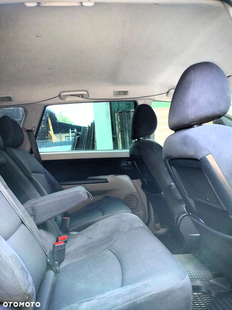 Mitsubishi Grandis - 27