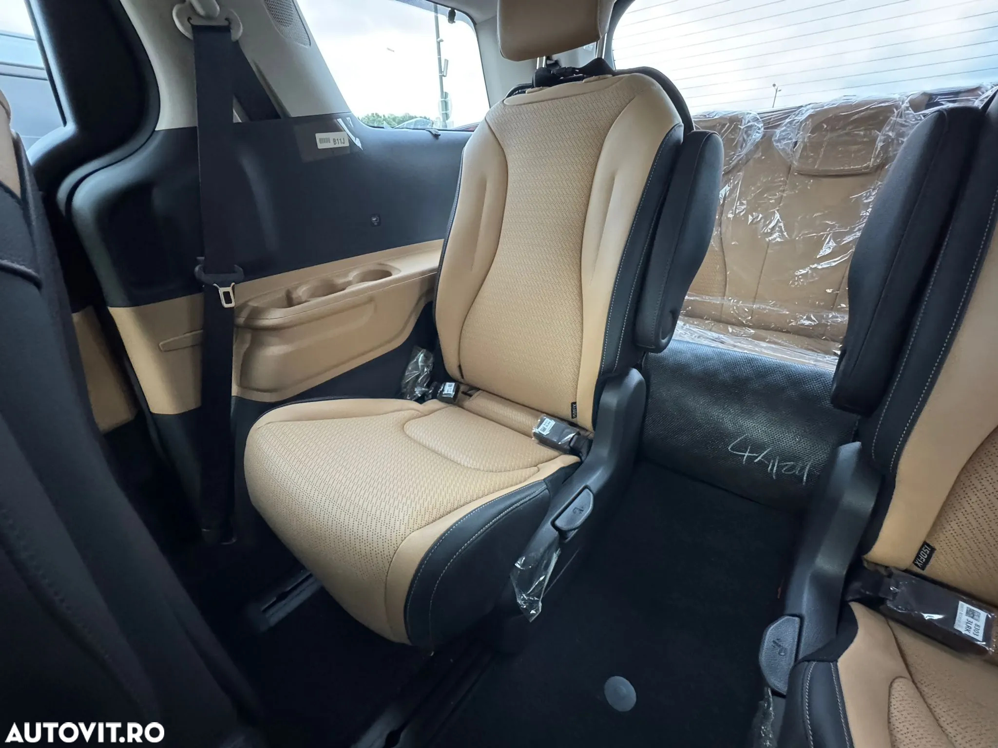 Kia Carnival - 25