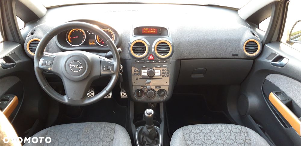 Opel Corsa 1.4 16V Color Elegance - 14