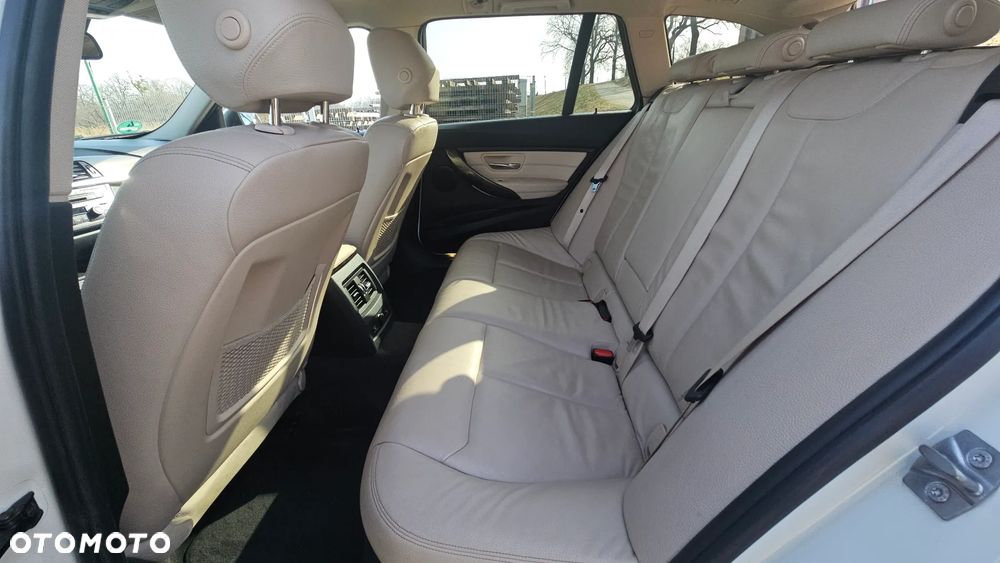 BMW Seria 3 318d Modern Line - 19