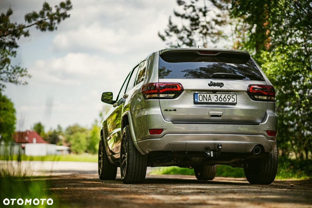 Jeep Grand Cherokee - 12