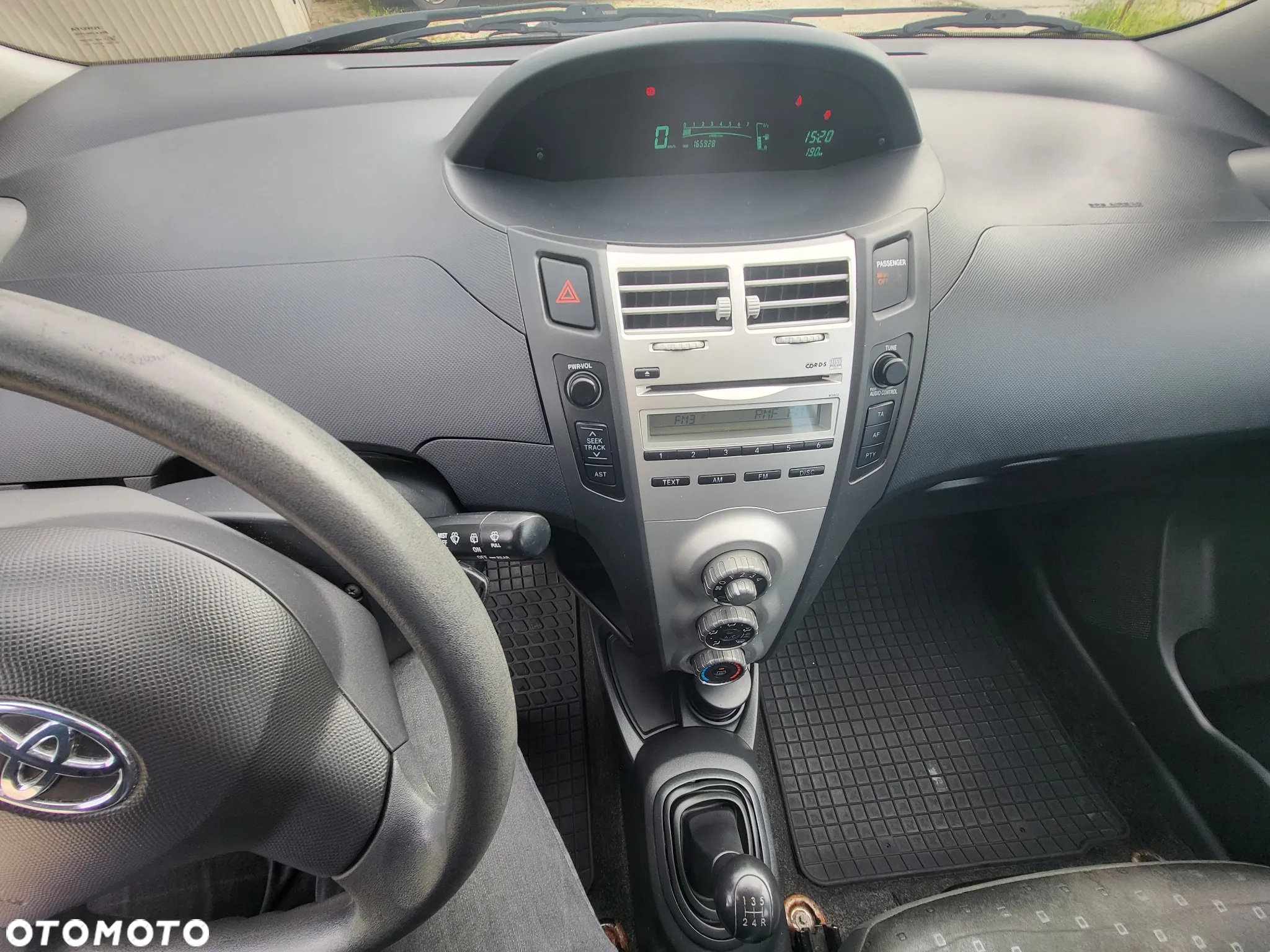 Toyota Yaris - 10