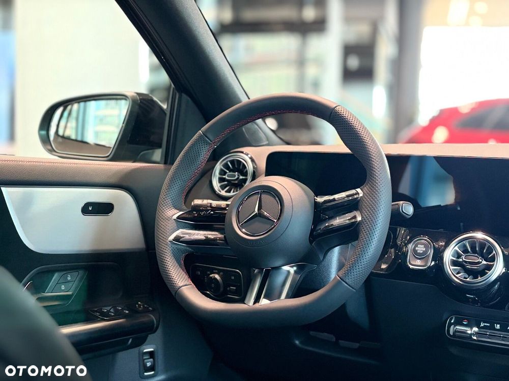 Mercedes-Benz GLA - 9