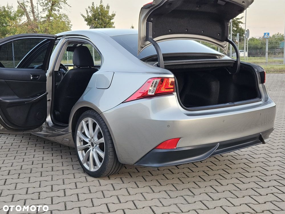 Lexus IS 300h Comfort - 32