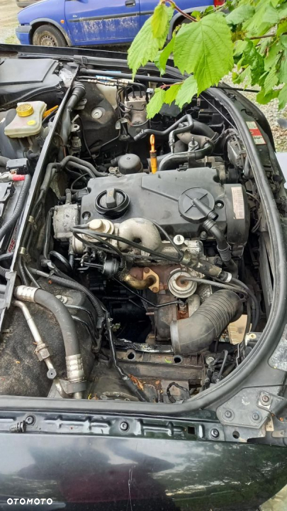 Części Audi A4 B6 1.9 kombi czarny manulana skrzynia - 4