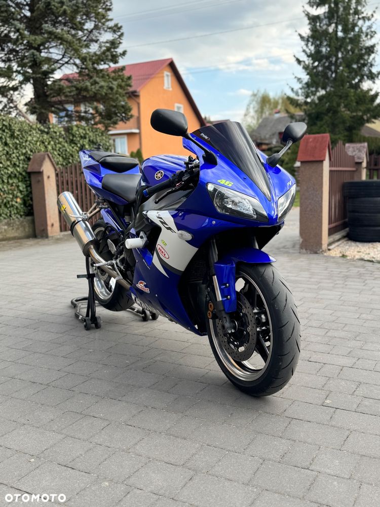 Yamaha R1 - 3