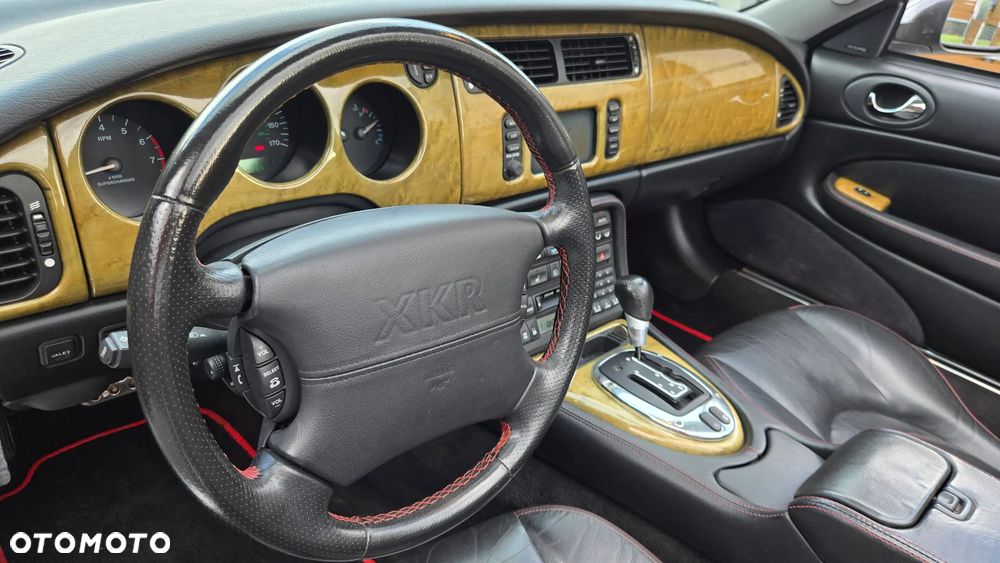 Jaguar XK8 - 35