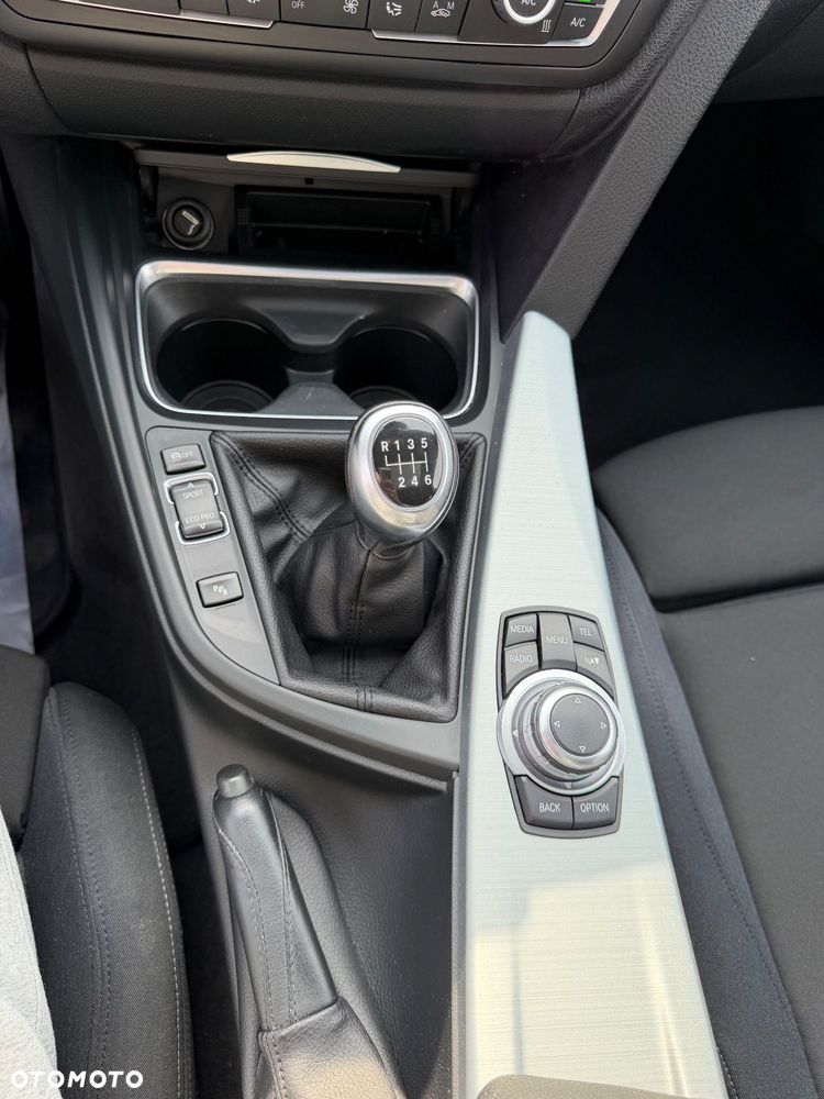 BMW Seria 3 318d DPF Edition Sport - 13