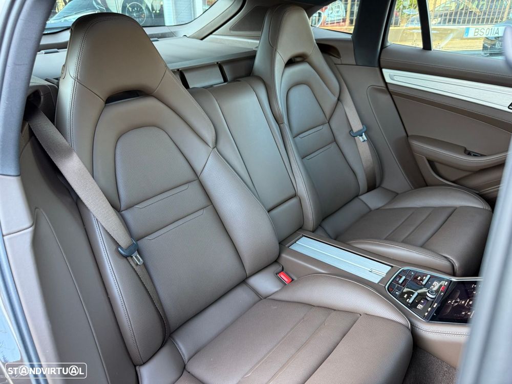 Porsche Panamera Sport Turismo 4 E-Hybrid - 18