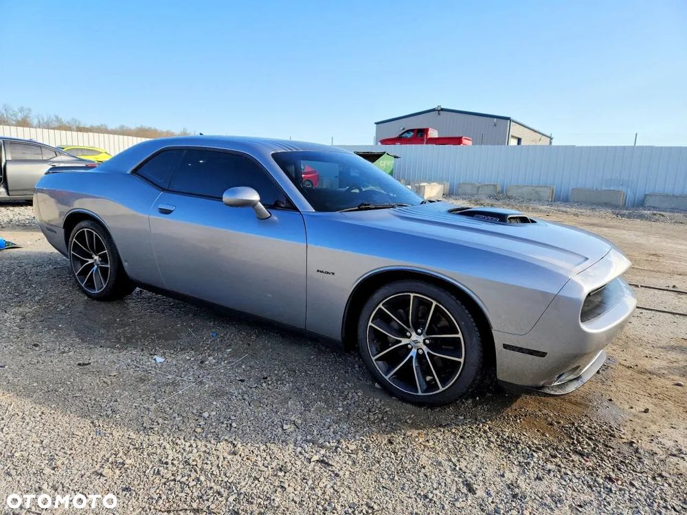 Dodge Challenger - 2