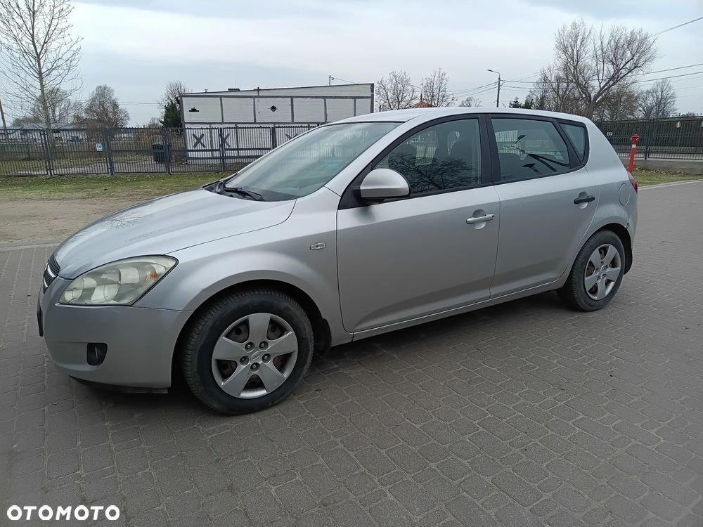 Kia Ceed 2.0 crdi Comfort + - 15