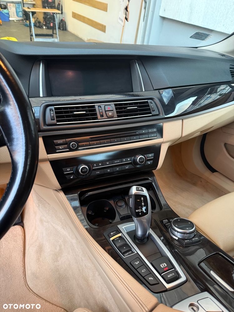 BMW Seria 5 520d xDrive - 12