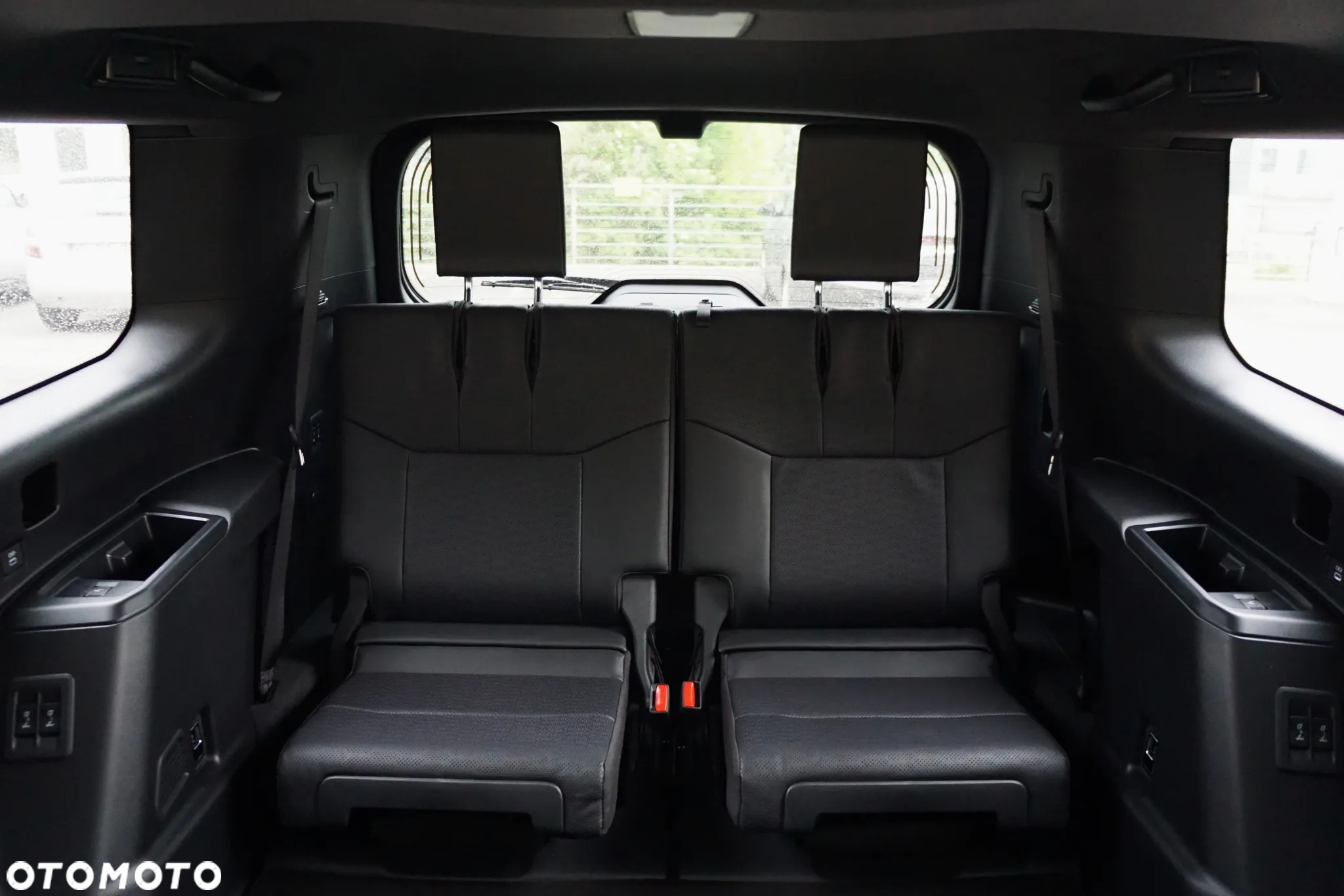 Toyota Land Cruiser - 32