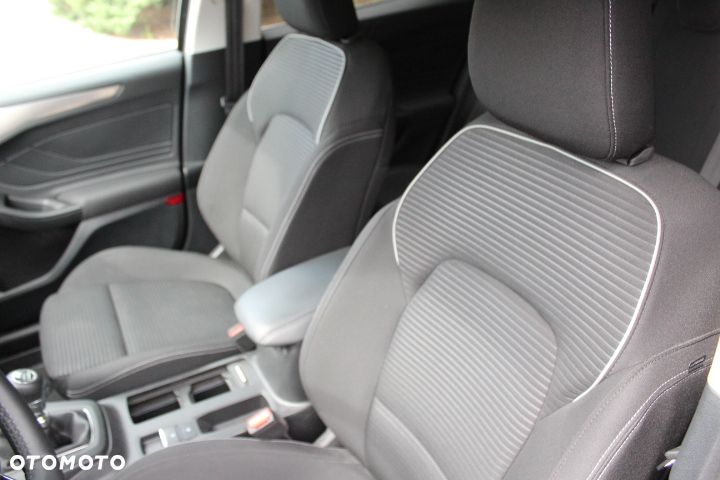 Ford Focus 1.0 EcoBoost Titanium - 24