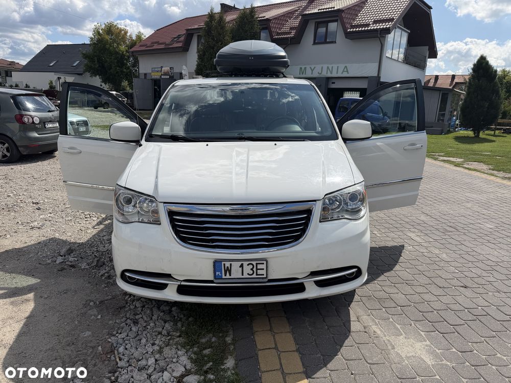 Chrysler Town & Country - 1