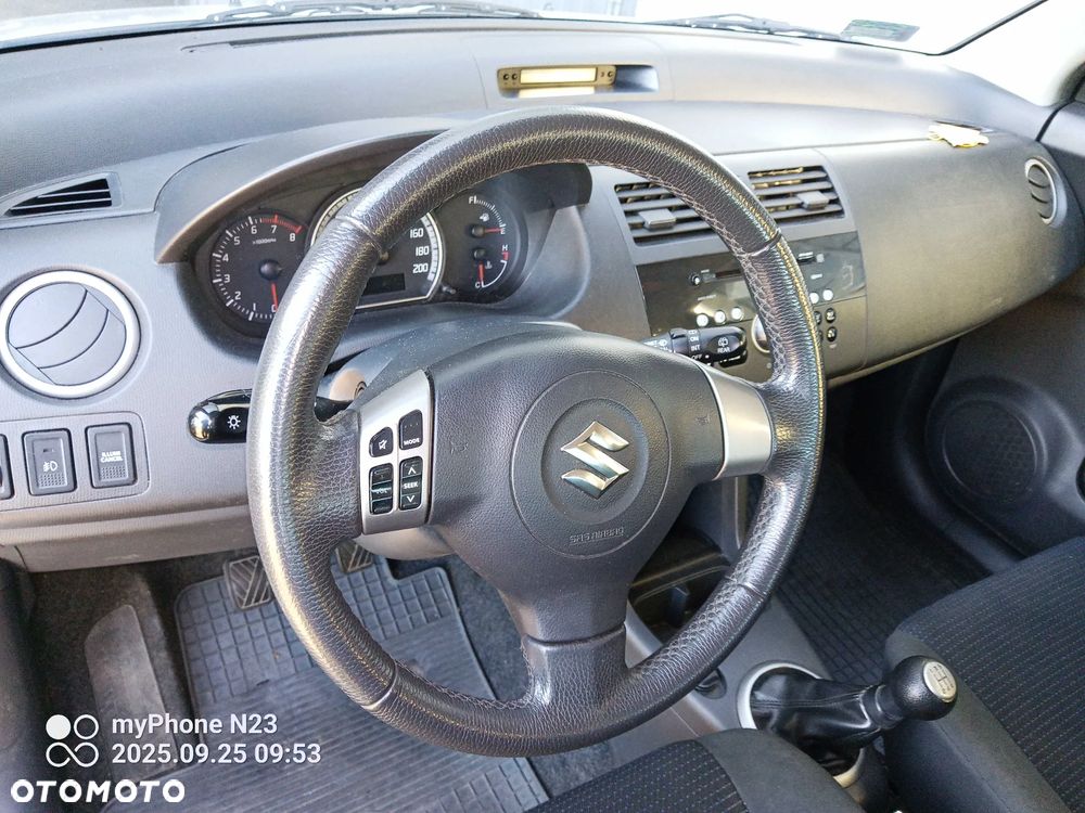 Suzuki Swift 1.3 JB Edition - 11