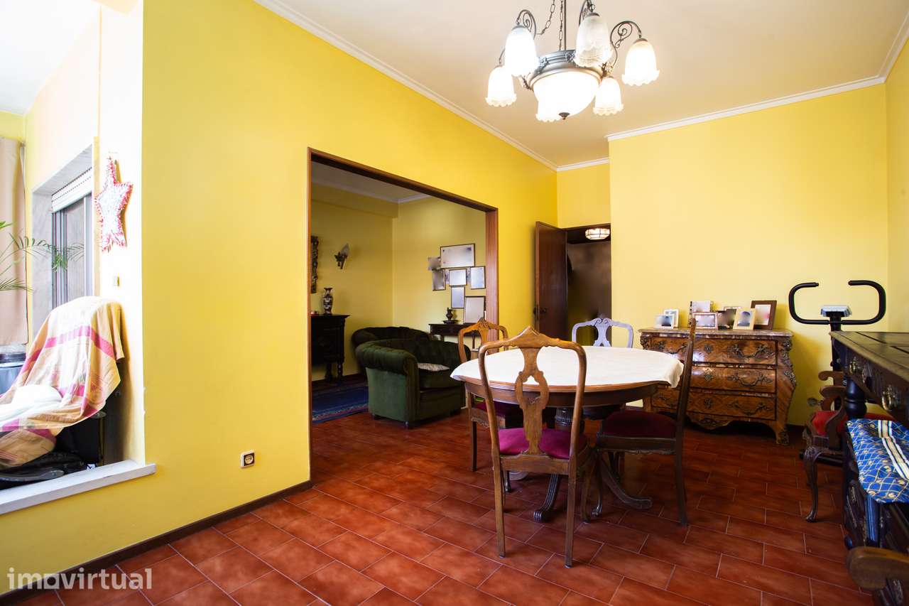 Apartamento T4 na Av. Bombeiros Voluntários de Algés - Grande imagem: 4/26