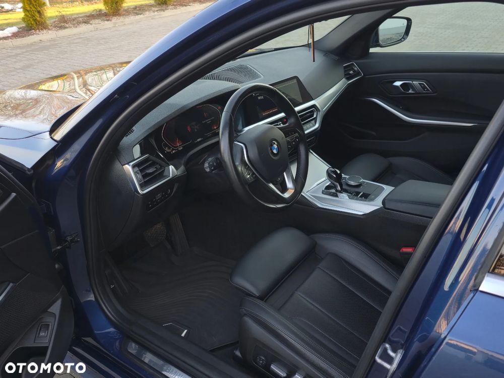 BMW Seria 3 330i xDrive Sport Line - 9