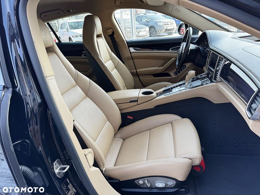 Porsche Panamera 4 - 12