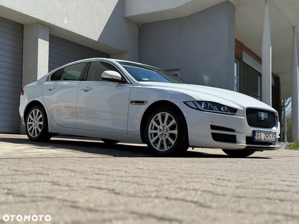 Jaguar XE - 1