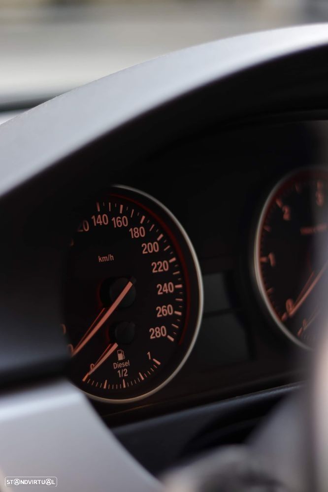 BMW 330 d - 18