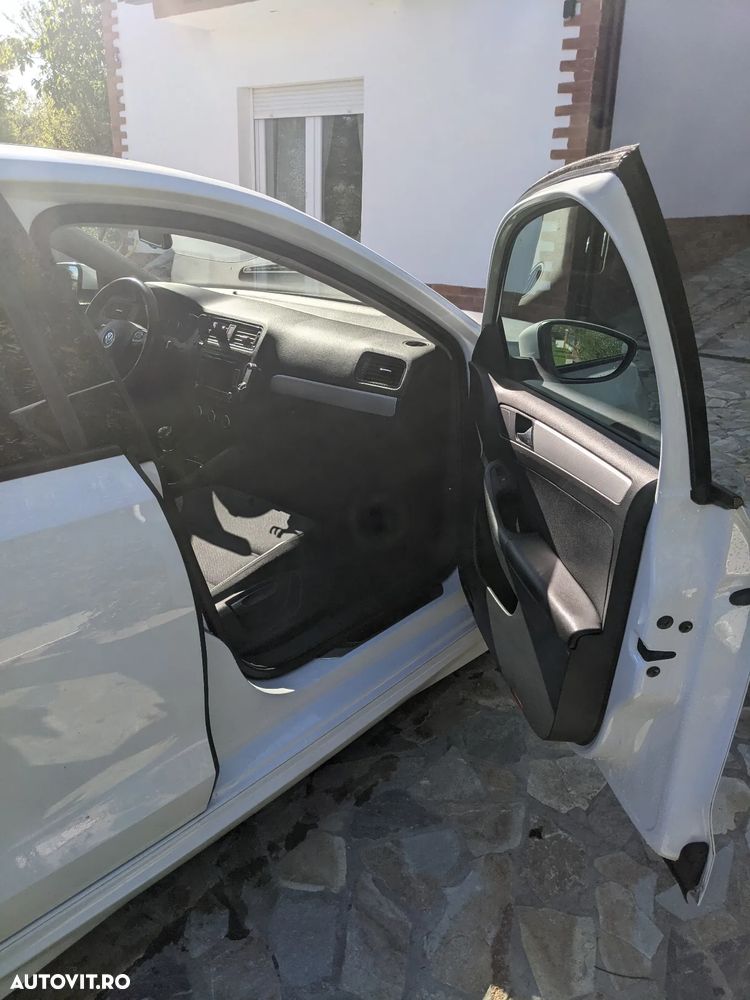 Volkswagen Jetta - 4